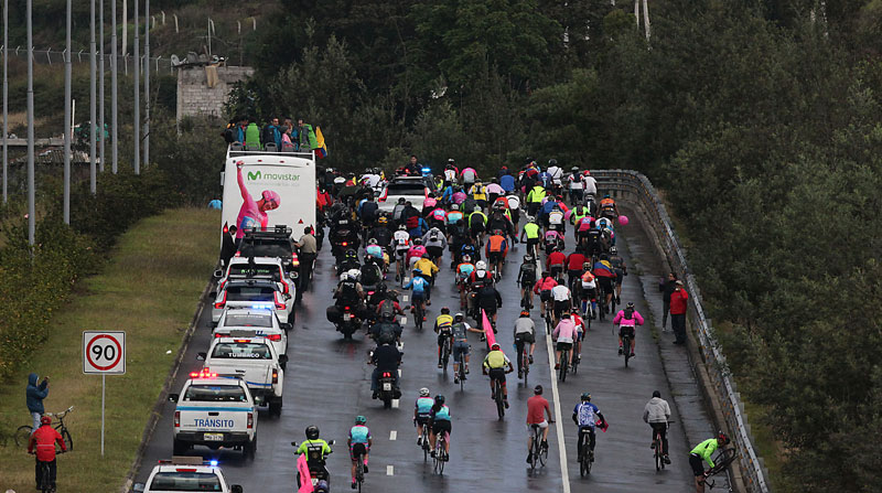 La caravana de festejo por el título del Giro de Italia 2019 de Richard Carapaz empezó en Quito. Los festejos continuaron hasta Tulcán. Foto: Archivo / EL COMERCIO