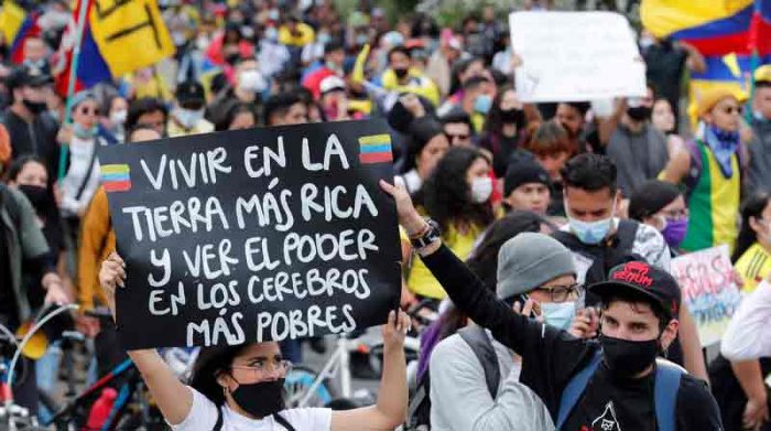 Cientos de personas participan de manifestaciones luego de 18 días de iniciado el Paro Nacional en Colombia. Foto: EFE