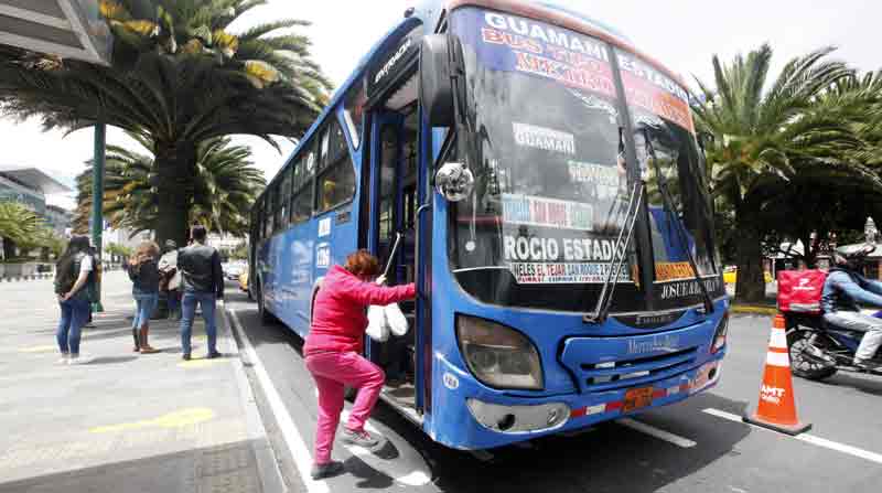 El servicio de transporte público se restableció en la capital desde ayer en la mañana. Foto: Patricio Terán / EL COMERCIO