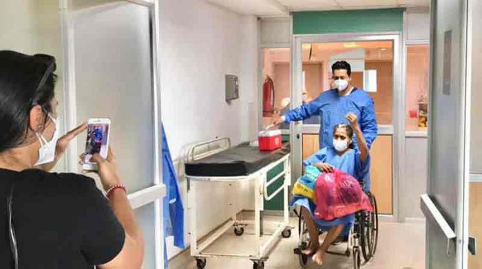 Justina Tarira, de 70 años, superó el covid-19, tras 20 días en el Hospital G. Domínguez. Foto: Cortesía Hospital Gustavo Domínguez