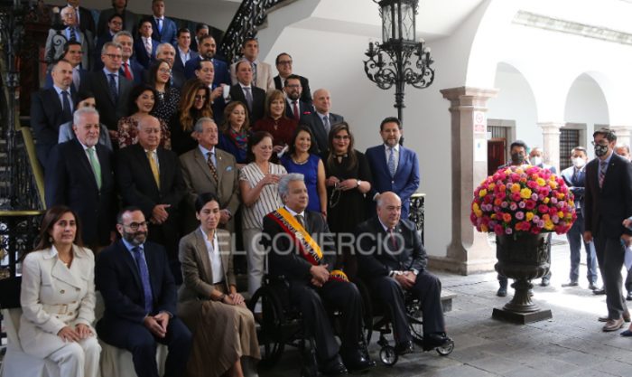 El presidente Lenín Moreno junto a sus minitros posan para una foto durante el último gabinete ampliado en el Palacio de Carondelet, en Quito. Foto: Vicente Costales / EL COMERCIO