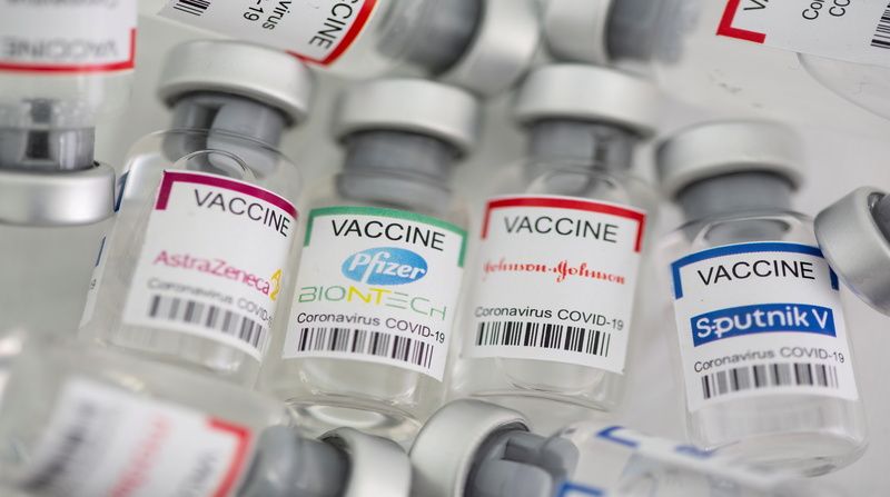 Cansino y Gamaleya se comprometieron a enviar más dosis de sus vacunas anticovid a Ecuador
