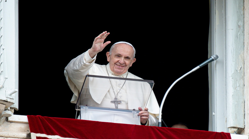 El papa Francisco habló este domingo 9 de mayo de 2021 de la 'degeneración del amor' y recordó a las mujeres que sufren la violencia machista, a quienes dijo que: "Eso no es amor". Foto: Reuters
