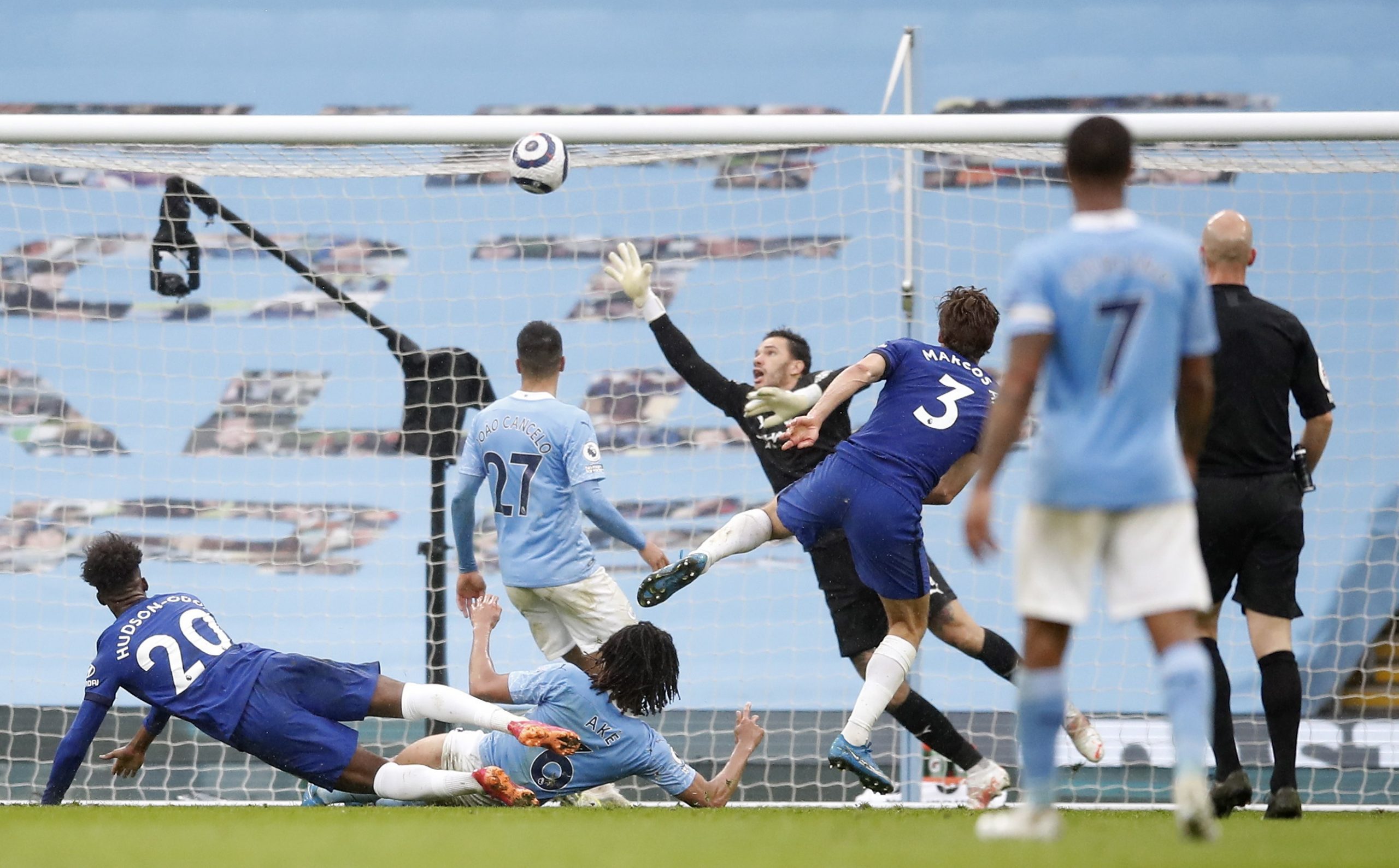 Marcos Alonso anotó el gol de la victoria del Chelsea ante Manchester City. Foto: EFE