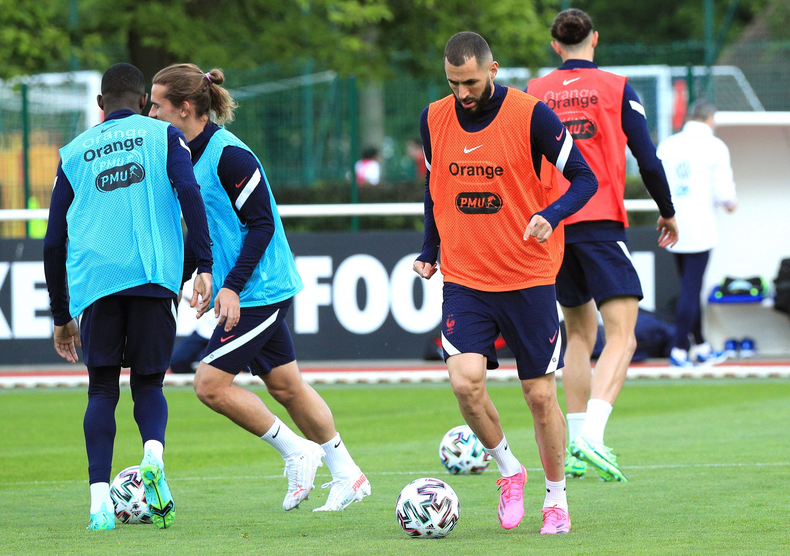 Karim Benzema se entrenó con la selección de Francia. Foto: EFE