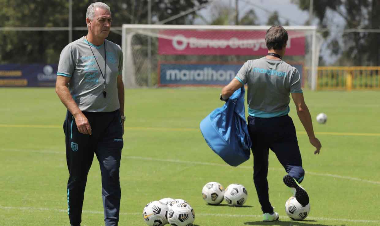 El entrenador de la Selección, Gustavo Alfaro, prepara el plan para la Copa América. Cortesía de la FEF