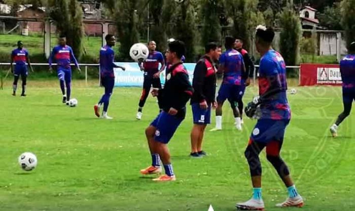 Olmedo en un entrenamiento en su complejo en Riobamba. Tomado de Olmedo