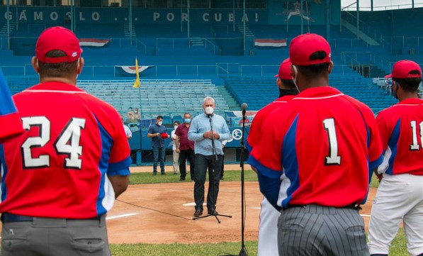 Uno de los integrantes de la Selección cubana de béisbol abandonó al equipo en Florida. Foto: Twitter Federación Cubana de Béisbol