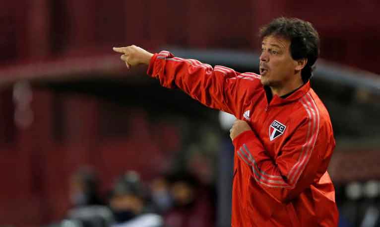 Fernando Diniz fue anunciado como nuevo entrenador de Santos