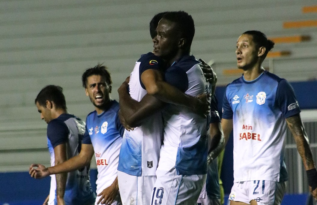 José Angulo anotó el primer gol de Manta frente a Guayaquil City. Foto: Manta FC