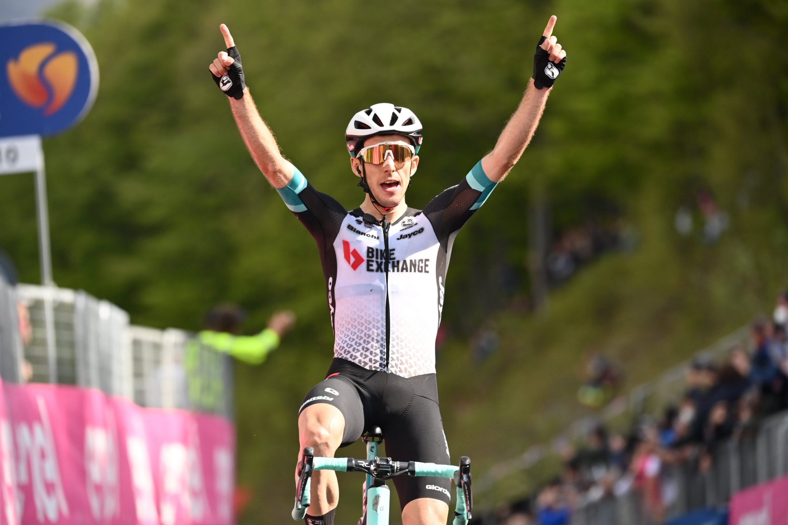 Simon Yates ganó la etapa 19 del Giro de Italia, este viernes. Foto: Twitter Giro