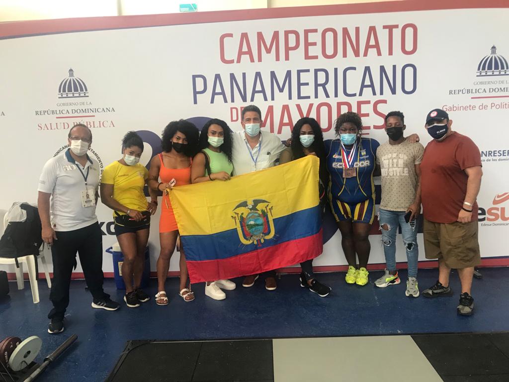 La selección ecuatoriana de pesas, después de su participación en República Dominicana. Foto: Cortesía COE
