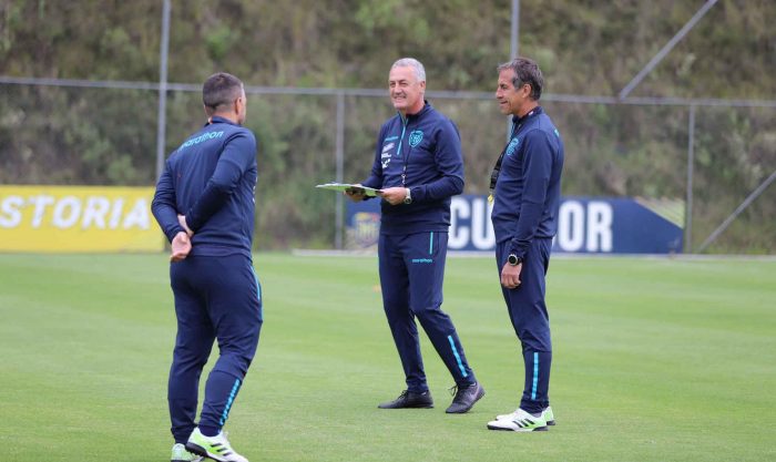 El entrenador de la Selección de Ecuador, el argentino, Gustavo Alfaro, en un entrenamiento con la Tri. Foto: @LaTri