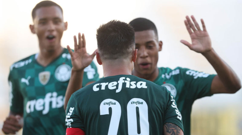 Jugadores del Palmeiras festejan un gol. Foto de la cuenta Twitter @Palmeiras
