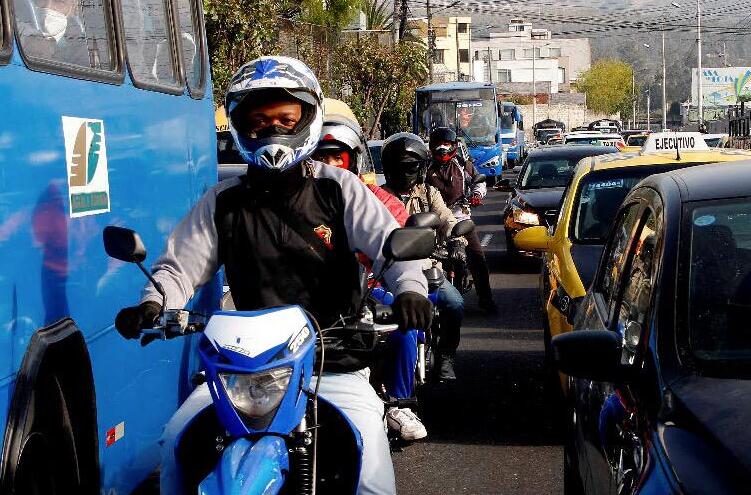 La Asociación de Motociclistas del Ecuador (Asomoto) apoya esta iniciativa y coincide en que muchos conductores de motos no respetan las leyes vigentes. Foto: Archivo / EL COMERCIO