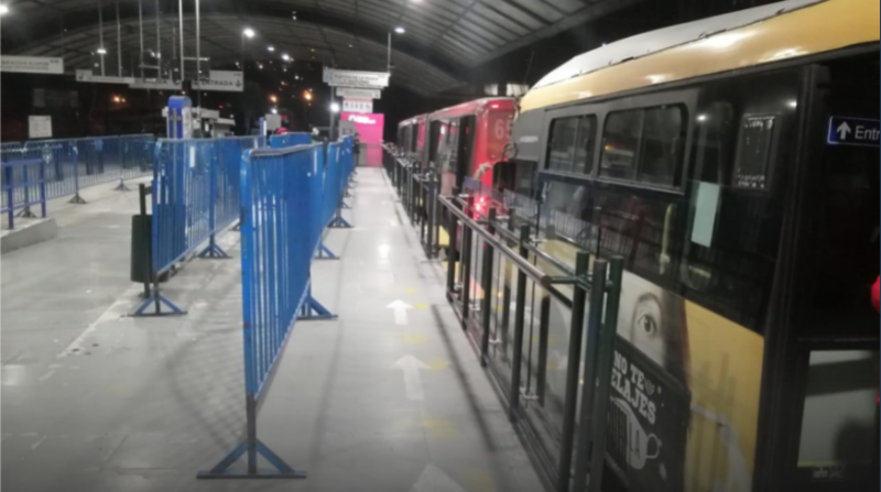 La Empresa Pública Metropolitana de Transporte de Pasajeros implementó el circuito E2, que va desde la estación de Quitumbe (sur) hasta la Río Coca (norte). Foto: Cuenta de Twitter de @TransporteQuito