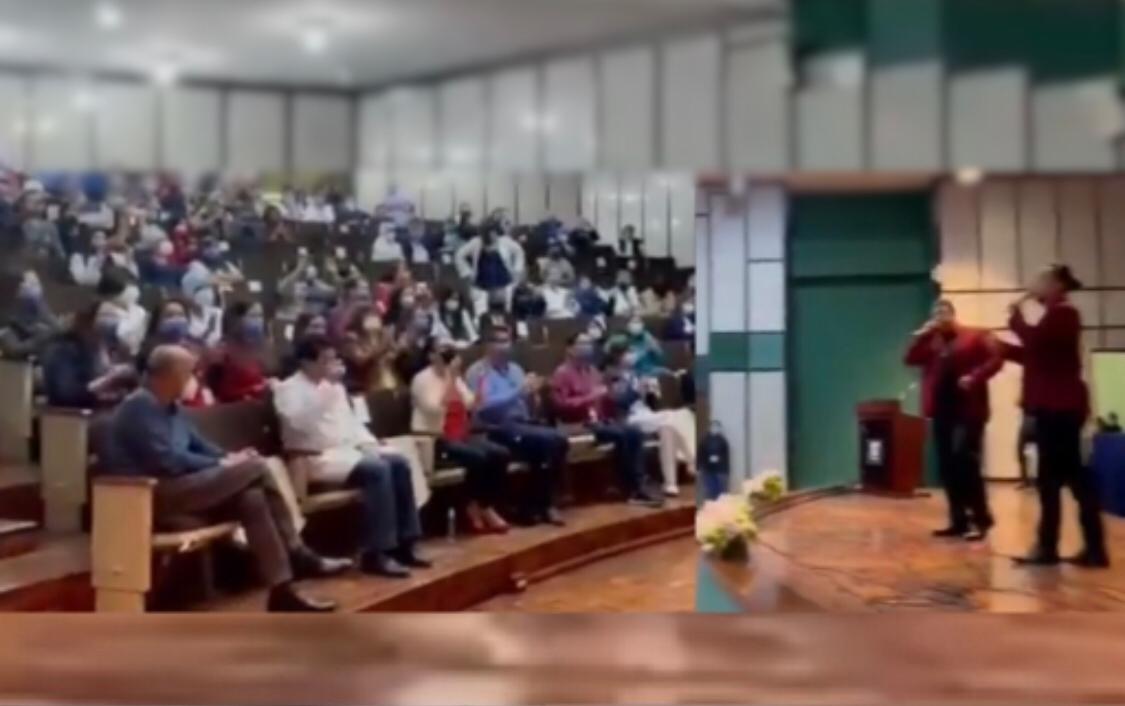 Celebración en el auditorio del Hospital de Especialidades Eugenio Espejo (HEEE) por el Día de la Madre. Foto: Captura de pantalla