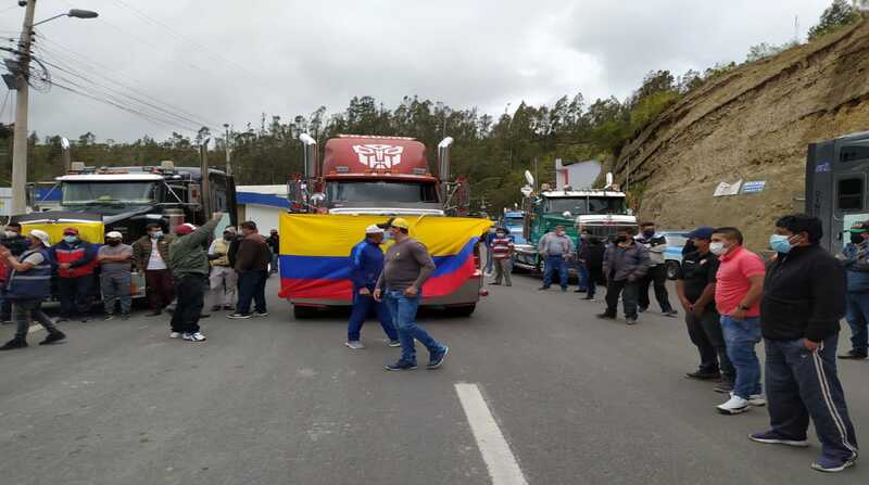 Los transportistas del Carchi se siente afectados por el incremento mensual de los combustibles. Javier Montalvo/ El Comercio.