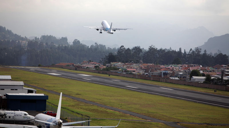 La DGAC se pronunció sobre posibles sanciones por no permitir el aterrizaje de un avión de Latam en el aeropuerto de Cuenca. Foto: Archivo/ EL COMERCIO
