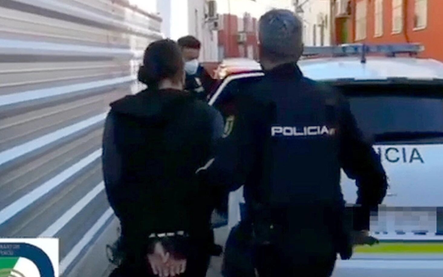 Momento de la detención del hombre de 41 años quien presuntamente habría violentado sexualmente a su hijastra. Foto: Junta de Andalucía
