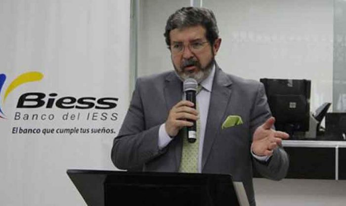 Diego Burneo presentó el 12 de mayo del 2021 su renuncia a la Gerencia del Biess. Foto: Twitter Biess