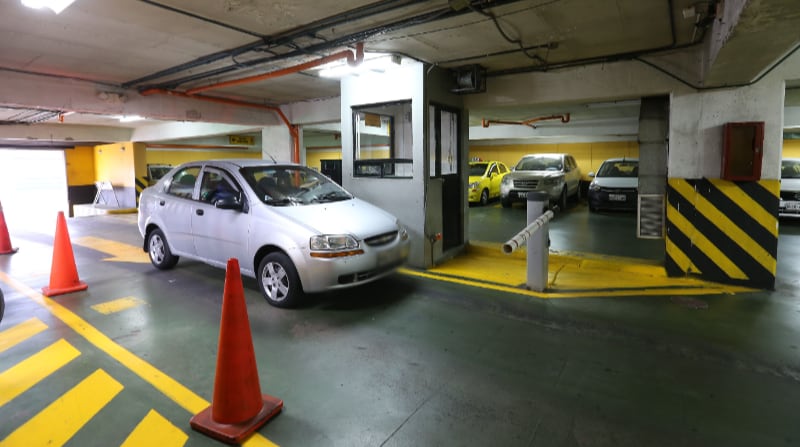 Foto referencial. En el caso de los estacionamientos Cadisán y La Ronda, en el Centro Histórico de Quito, estarán habilitados de lunes a domingo, de 06:00 a 22:00. Foto: Archivo / EL COMERCIO