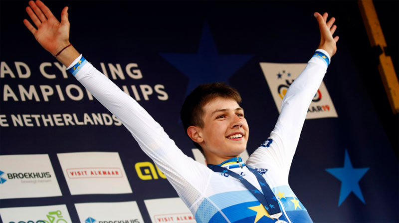Andrii Ponomar es el ciclista más joven en el Giro de Italia 2021. Foto: @CiclismoInter