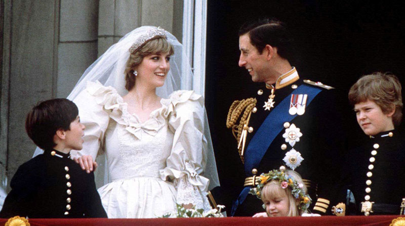 El príncipe Carlos y la princesa Diana en el balcón del Palacio de Buckingham, Londres, Gran Bretaña, 29 junio 1981. Foto: REUTERS
