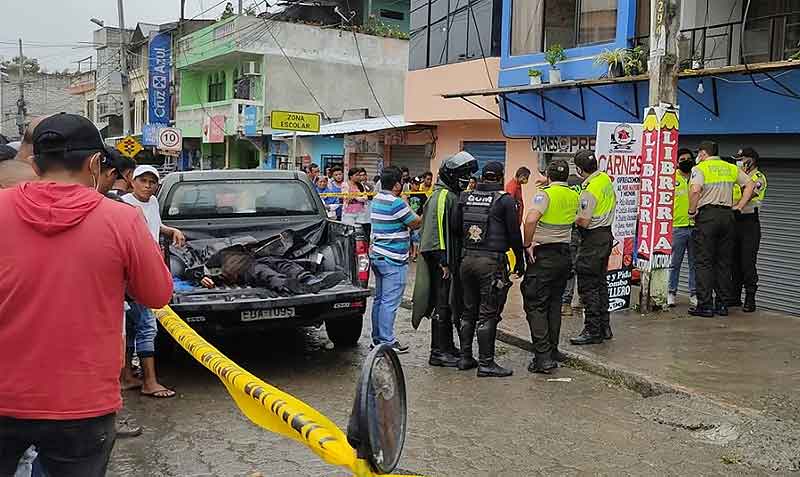 La zona donde ocurrió el doble crimen, en Tonchigüe, sur de Esmeraldas, fue acordonada para recopilar evidencias. Foto cortesía.