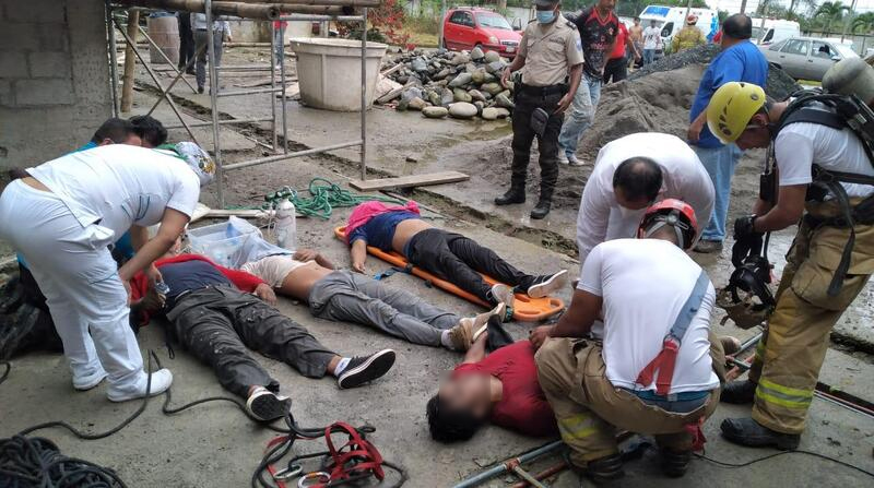 Las víctimas fueron trasladas al centro forense de Santo Domingo. Foto: Cortesía del Cuerpo de Bomberos.