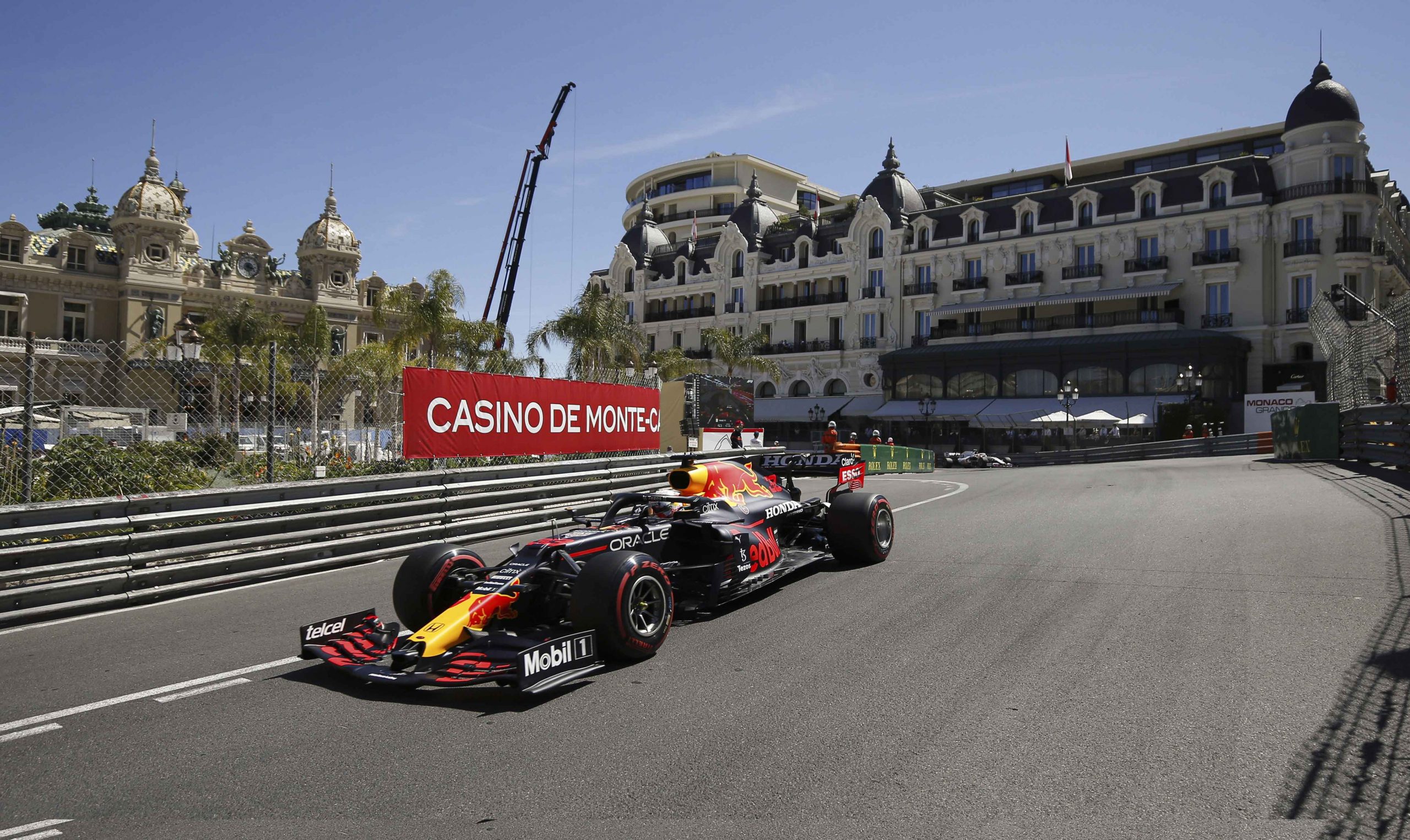 El piloto holandés de Fórmula Uno Max Verstappen de Red Bull Racing en acción durante la segunda sesión de entrenamientos del Gran Premio de Fórmula Uno de Mónaco en el Circuito de Mónaco en Montecarlo, el 20 de mayo de 2021. El Gran Premio de Fórmula Uno de Mónaco tendrá lugar el 23 Mayo 2021. (Fórmula Uno). Foto: EFE