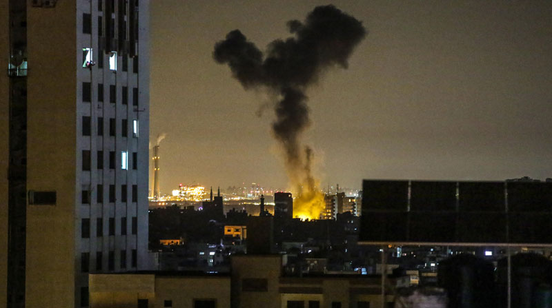 El ejército de Israel bombardeó distintos puntos en la franja de Gaza, la madrugada del 17 de mayo del 2021. Foto: EFE