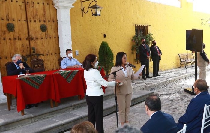 Keiko Fujimori, la candidata de Fuerza Popular, juró respetar la libertad de expresión. Foto: Twitter @Agencia_Andina