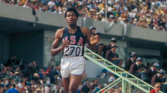 El medallista olímpico Lee Evans falleció a los 74 años. Foto de la cuenta Twitter @usatf