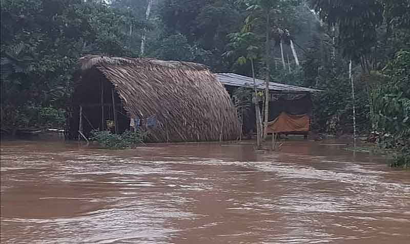 105 habitantes fueron afectados por el desbordamiento del río Cononaco en el cantón Arajuno, en la provincia de Pastaza. Foto: cortesía Gobernación de Pastaza