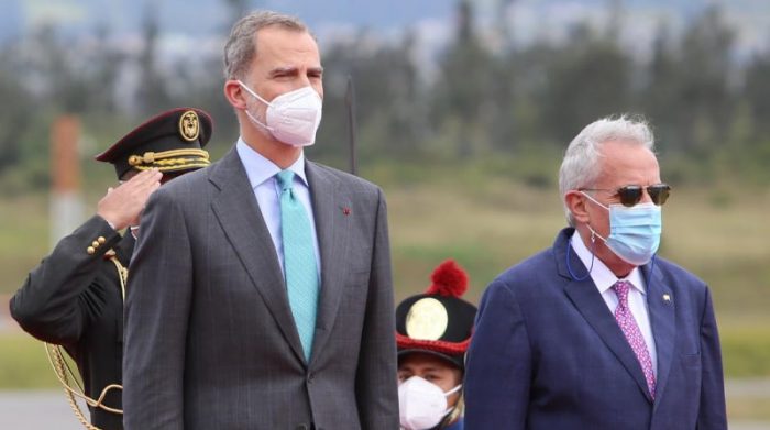 El Rey Felipe VI de España arriba al aeropuerto Mariscal Sucre de Quito. Felipe VI asistirá a la investidura de Guillermo Lasso este 24 de mayo del 2021. Foto: Vicente Costales / EL COMERCIO