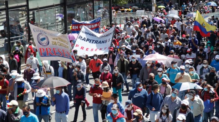 Este 10 de mayo del 2021 se realizó una marcha de transportistas como protesta por el precio de los combustibles y problemas en las licitaciones de rutas en Quito. Foto: Patricio Terán / EL COMERCIO
