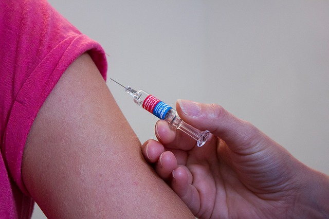 Imagen referencial. La aceleración de la campaña de vacunación coincide con la evolución positiva en cuanto a la incidencia acumulada por 100 000 habitantes. Foto: Pixabay