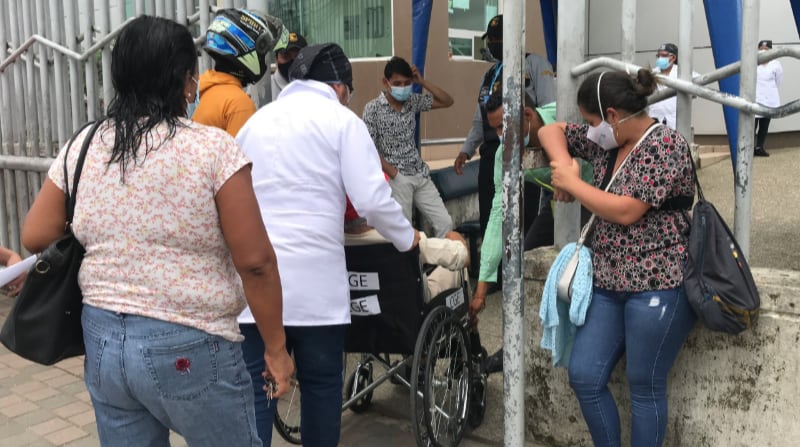 Foto referencial. La vacunación en Santo Domingo de los Tsáchilas avanza en tres puntos habilitados por el Ministerio de Salud de Ecuador. Foto EL COMERCIO