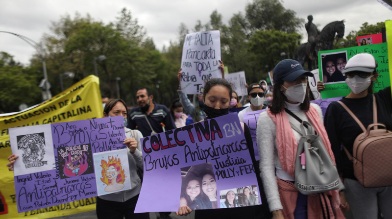 Familiares y amigos de jóvenes atropelladas protestan en las principales calles de la Ciudad de México (México). Foto EFE