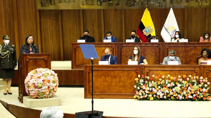 La presidenta de la Asamblea, Guadalupe Llori, ayer, ante las bancadas legislativas. Foto: Cortesía Asamblea