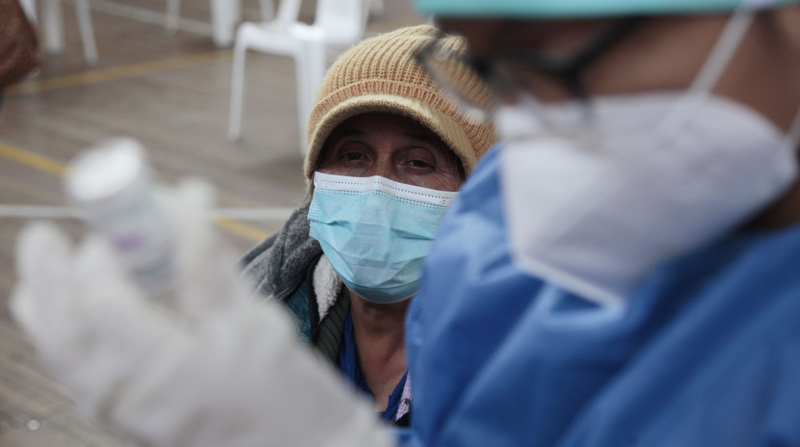 Hasta el lunes 22 de junio del 2021 se registran 1,1 millones de ecuatorianos inmunizados completamente, es decir han recibido las dos dosis. Y además, 1,2 millones de ciudadanos, a quienes se ha aplicado la primera dosis. Foto: Galo Paguay / EL COMERCIO
