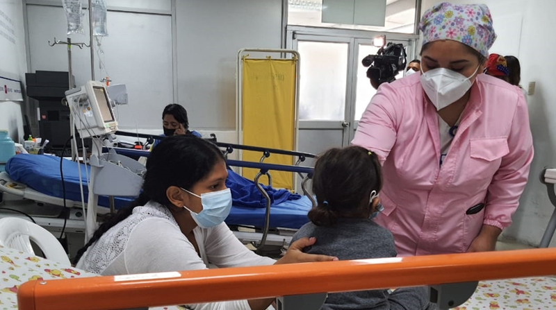 Pacientes, en emergencia pediátrica del Hospital Teodoro Maldonado Carbo. Foto: Cortesía
