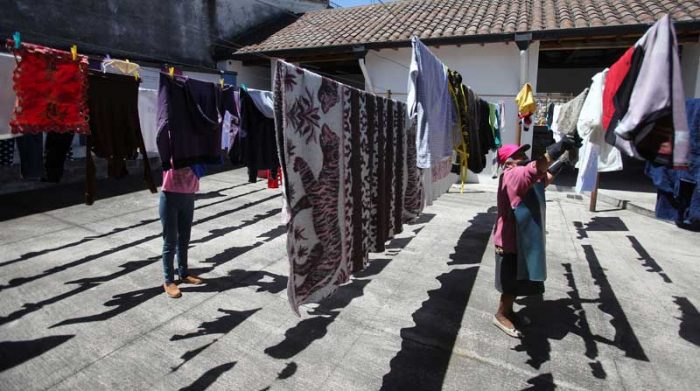 En La Magdalena, las lavanderías municipales fueron recuperadas y son usadas por la comunidad. Se ubican detrás del mercado. Foto: Julio Estrella / EL COMERCIO
