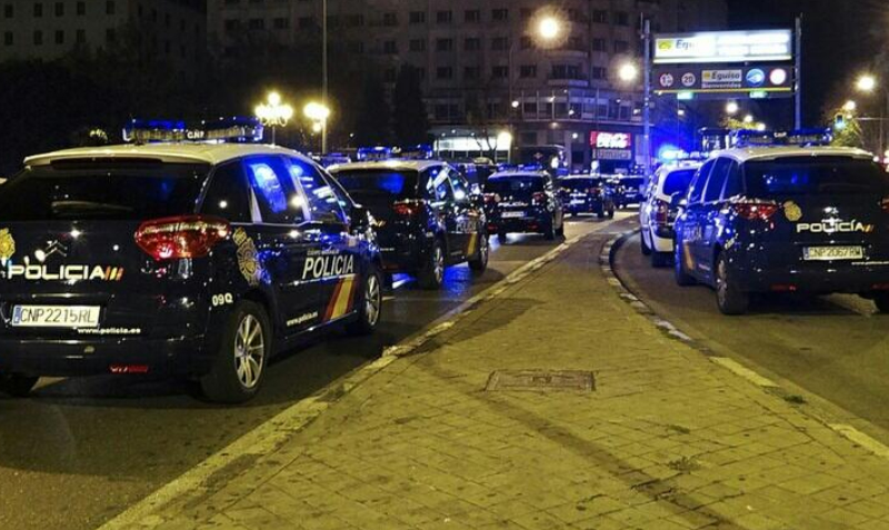 La operación incluyó varios registros de inmuebles y la inspección de locales en la ciudad española de Granada. Foto: Twitter Policía Nacional España