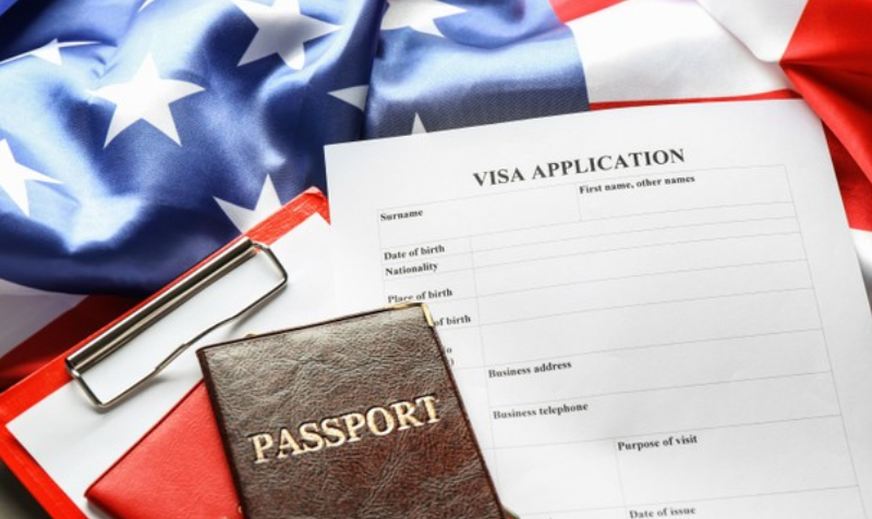 Imagen referencial. Los oficiales consulares están autorizados para otorgar visas únicamente a aquellas personas que califiquen de acuerdo a la ley. Foto: Freepik