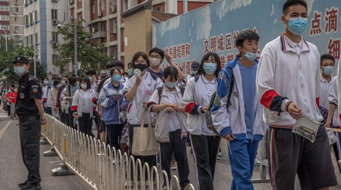 Las autoridades sanitarias de China aprobaron aplicar la vacuna contra el covid-19 a menores de entre 3 a 17 años. Foto: EFE
