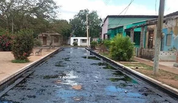 En el lugar del accidente se contuvieron y recuperaron entre 5 000 y 7 000 litros del crudo. Foto: ADN Cuba
