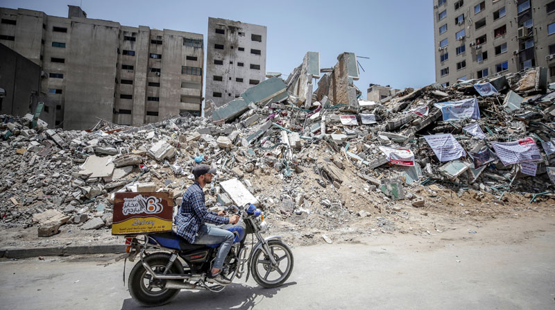 Edificios de residencia de personas, viviendas y otras infraestructuras civiles fueron destruidas en Gaza, tras los bombardeos de Israel. Foto: EFE