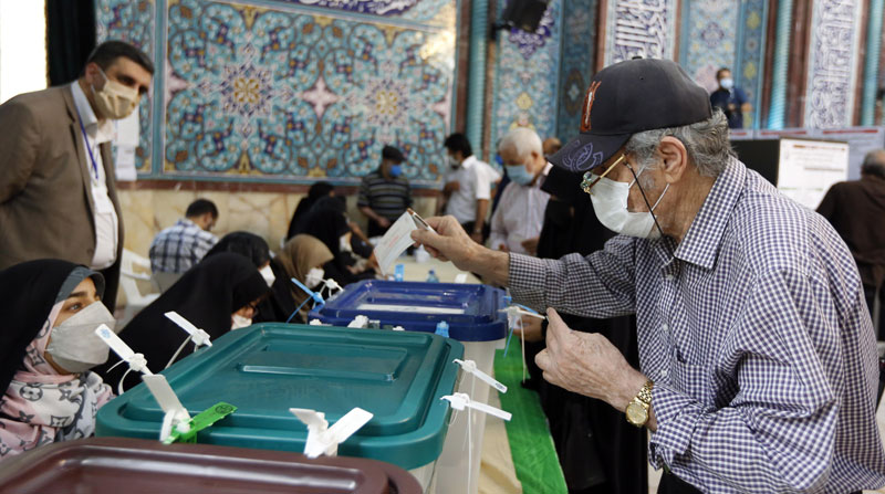 Las elecciones en Irán transcurrían con baja participación el 18 de junio del 2021. Foto: EFE